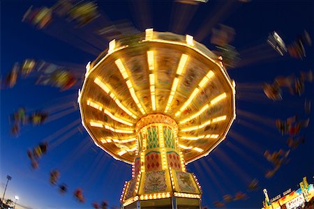 simsearch:700-01110126,k - Swing Ride at Night, Toronto, Ontario, Canada Foto de stock - Sin royalties Premium, Código: 600-01837285