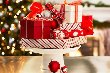 simsearch:700-03229755,k - Christmas Presents Stock Photo - Premium Royalty-Free, Code: 600-01838223