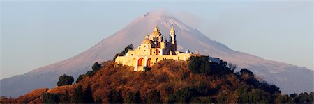 simsearch:600-02694266,k - Iglesia de Nuestra Señora de los Remedios, volcan Popocatepetl dans le fond, Cholula, Puebla, Mexique Photographie de stock - Premium Libres de Droits, Code: 600-01838815