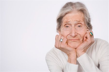 sad lonely old woman - Portrait of Woman Photographie de stock - Premium Libres de Droits, Code: 600-01879154