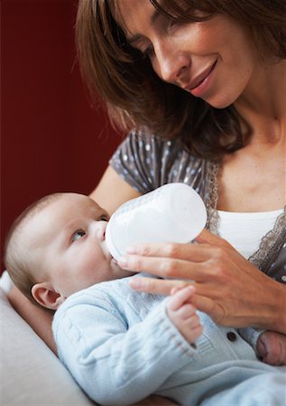 Mother Feeding Baby with Bottle Stock Photo - Premium Royalty-Free, Code: 600-01887356