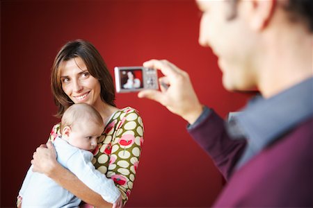 Mother Posing for Picture with Baby Foto de stock - Sin royalties Premium, Código: 600-01887360