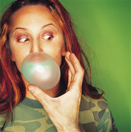 Woman Blowing Bubble with Bubble Gum Foto de stock - Sin royalties Premium, Código: 600-01880211