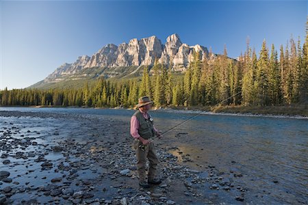 simsearch:600-00046068,k - L'homme pêche en rivière de montagne, le Parc National Banff, Alberta, Canada Photographie de stock - Premium Libres de Droits, Code: 600-01880360