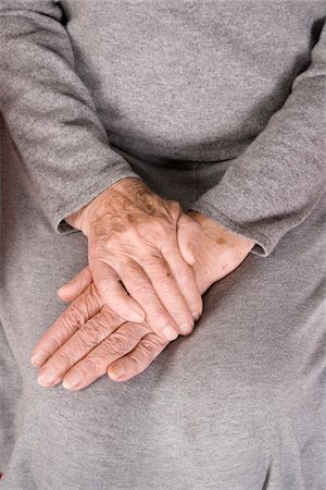 simsearch:600-01954193,k - Close-up of Elderly Woman's Hands Foto de stock - Sin royalties Premium, Código: 600-01954184