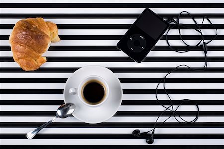 Coffee, Croissant and Mp3 Player Stock Photo - Premium Royalty-Free, Code: 600-01954201