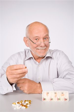 pillbox - Man with Pills Stock Photo - Premium Royalty-Free, Code: 600-01954280