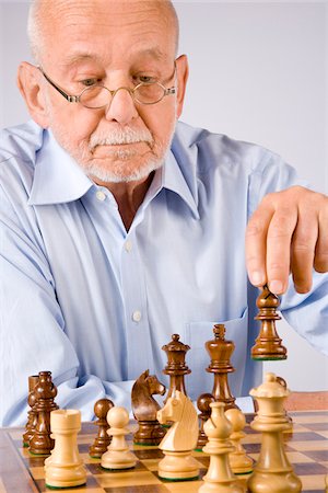 Man Playing Chess Foto de stock - Sin royalties Premium, Código: 600-01954293