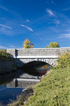 Bridge over Stream, Lebreton Flats, Ottawa, Ontario, Canada Foto de stock - Sin royalties Premium, Código: 600-01954694