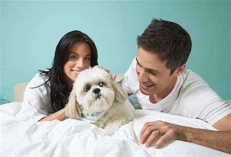 Couple with Dog on Bed Stock Photo - Premium Royalty-Free, Code: 600-01954770