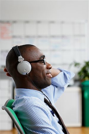 Businessman Wearing Headphones Foto de stock - Sin royalties Premium, Código: 600-01956093