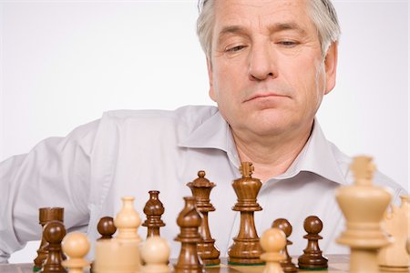 Man Playing Chess Foto de stock - Sin royalties Premium, Código: 600-01953768