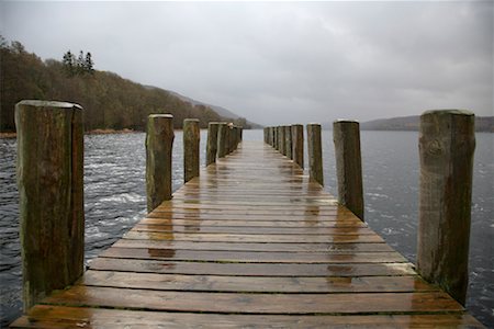 Wooden Dock on Lake Windermere, Cumbria, England Foto de stock - Sin royalties Premium, Código: 600-02010367