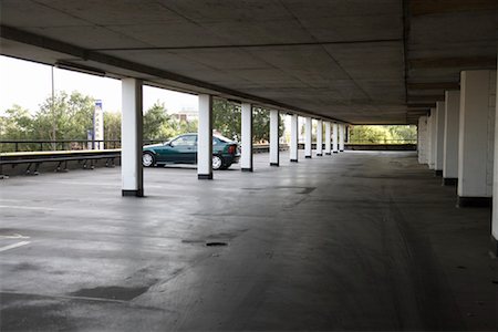 parked cars in parking lot - Voiture en stationnement Photographie de stock - Premium Libres de Droits, Code: 600-02010374