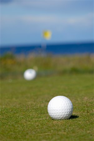 simsearch:600-02887509,k - Golf Balls on Green Foto de stock - Sin royalties Premium, Código: 600-02038291