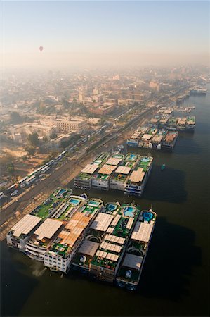 Cruise Ships on the Nile River, Luxor, Egypt Foto de stock - Sin royalties Premium, Código: 600-02033814