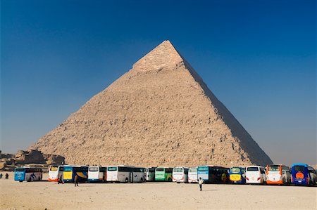 el cairo - Buses by Pyramid of Khafre, Giza Egypt Foto de stock - Sin royalties Premium, Código: 600-02033860