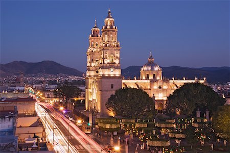 simsearch:600-02045948,k - Avenida Madero and Morelia Cathedral, Morelia, Michoacan, Mexico Fotografie stock - Premium Royalty-Free, Codice: 600-02045903