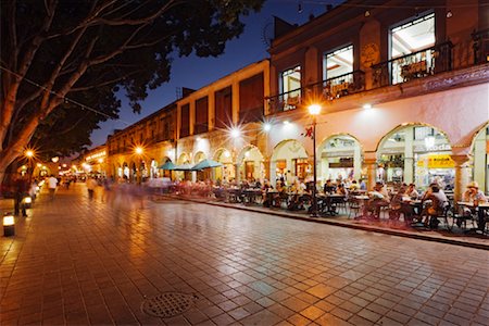 restaurant of sidewalk - Cafe Patios, The Zocalo, Oaxaca, Mexico Foto de stock - Sin royalties Premium, Código: 600-02045949