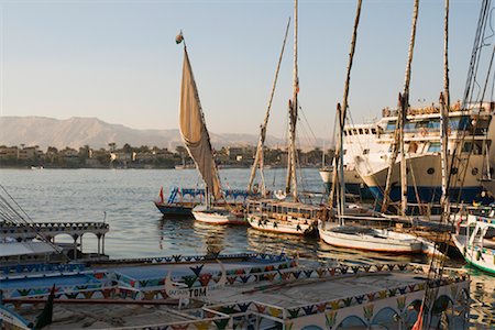 Bateaux sur le Nil, Louxor, Égypte Photographie de stock - Premium Libres de Droits, Code: 600-02046635