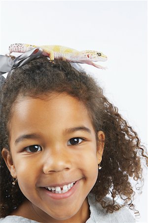 Fille avec le lézard sur la tête Photographie de stock - Premium Libres de Droits, Code: 600-02055750