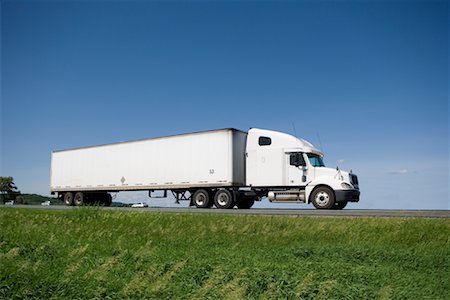 semi truck road nobody - Transport Truck Foto de stock - Sin royalties Premium, Código: 600-02056018