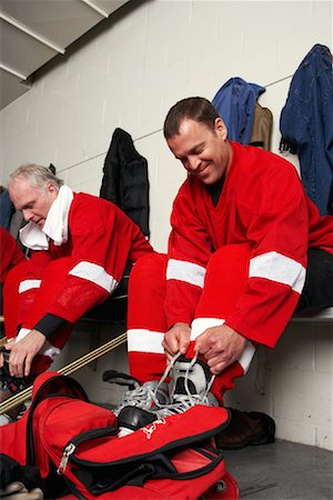 patin de hockey - Joueurs de hockey dans la loge Photographie de stock - Premium Libres de Droits, Code: 600-02056108