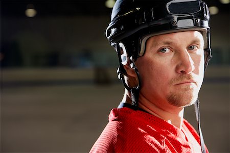 estadio para patinaje en hielo - Portrait of Hockey Player Foto de stock - Sin royalties Premium, Código: 600-02056101