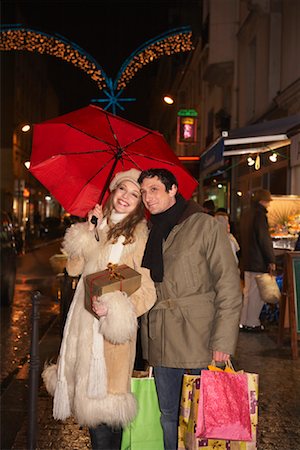 rainy street scene - Couple Christmas Shopping Stock Photo - Premium Royalty-Free, Code: 600-02056123