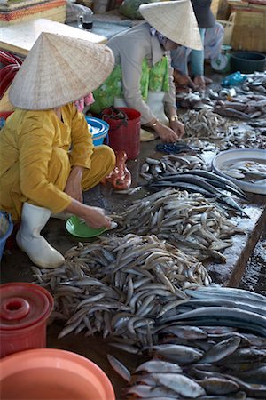 selling fish - Selling Fish, Duong Dong Market, Duong Dong, Phu Quoc, Vietnam Stock Photo - Premium Royalty-Free, Code: 600-02063563