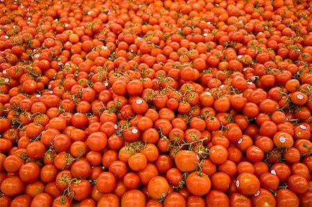 simsearch:700-03654592,k - Tomatoes at Fruit and Vegetable Market Stock Photo - Premium Royalty-Free, Code: 600-02076403
