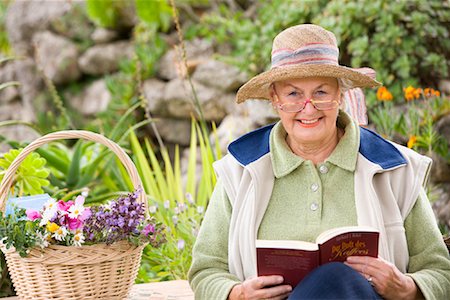 simsearch:700-00918428,k - Portrait of Woman Outdoors, Reading Book Stock Photo - Premium Royalty-Free, Code: 600-02071251