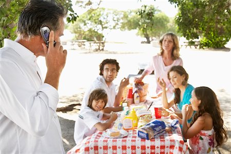 Family Having a Picnic, Malibu, California, USA Foto de stock - Sin royalties Premium, Código: 600-02080648