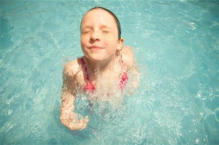 Fille émergeant sous l'eau Photographie de stock - Premium Libres de Droits, Code: 600-02082094