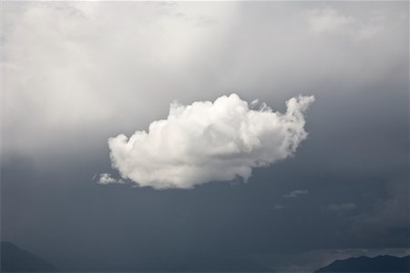 rivière yukon - Nuage au-dessus la rivière Bonnet Plume, Yukon, Canada Photographie de stock - Premium Libres de Droits, Code: 600-02125398