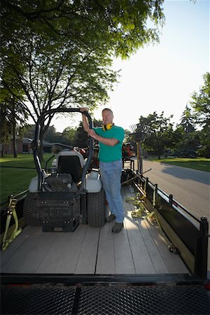 professional (pertains to traditional blue collar careers) - Landscaper Foto de stock - Sin royalties Premium, Código: 600-02156836