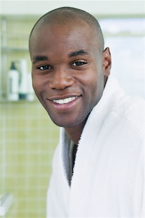 Portrait d'un homme dans la salle de bain Photographie de stock - Premium Libres de Droits, Code: 600-02156910