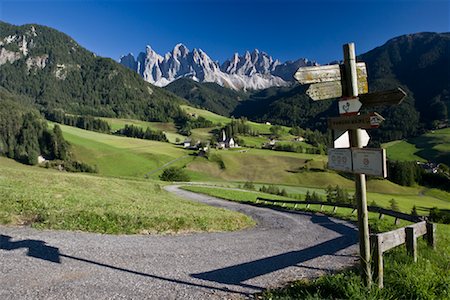 european signpost - Country Road, Val di Funes, Trentino Alto Adige, Dolomites, South Tyrol, Italy Stock Photo - Premium Royalty-Free, Code: 600-02176078