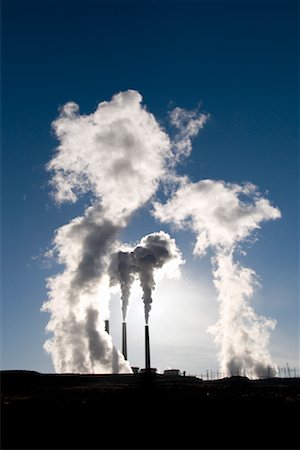 factory pollution - Two Smoke Stacks, Page, Arizona, USA Foto de stock - Sin royalties Premium, Código: 600-02176646