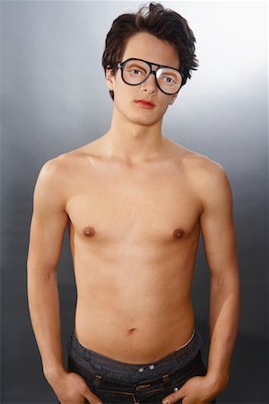 Portrait d'un homme portant des lunettes drôles Photographie de stock - Premium Libres de Droits, Code: 600-02200142