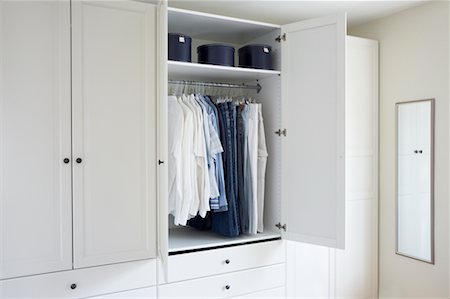 Open Closet in Dressing Room Foto de stock - Sin royalties Premium, Código: 600-02200689