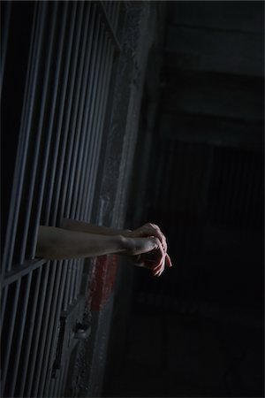 dark prison cell - Woman in Jail Foto de stock - Sin royalties Premium, Código: 600-02201333