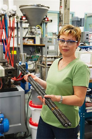 Woman Holding Plastic Molding Equipment Foto de stock - Sin royalties Premium, Código: 600-02201519