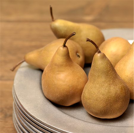 simsearch:600-02738516,k - Bosc Pears on Stack of Plates Stock Photo - Premium Royalty-Free, Code: 600-02216992