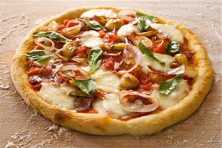 Close-Up of Pizza Stock Photo - Premium Royalty-Free, Code: 600-02222912