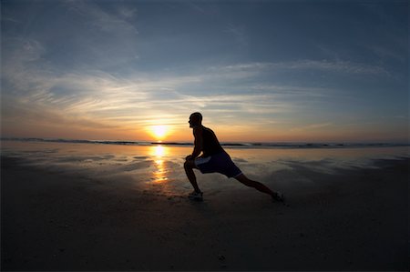 runner silhouette - Man Stretching on Beach Foto de stock - Sin royalties Premium, Código: 600-02222982