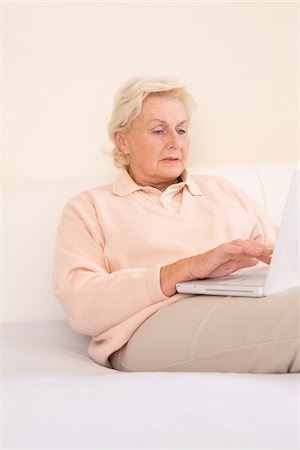 sitting in bed - Woman Using Laptop Computer Stock Photo - Premium Royalty-Free, Code: 600-02244901