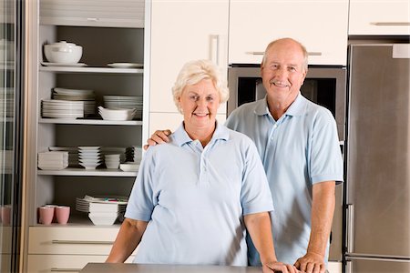 simsearch:600-02244908,k - Portrait of Couple in Kitchen Stockbilder - Premium RF Lizenzfrei, Bildnummer: 600-02244913