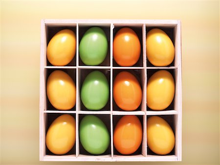 Easter Eggs in a Wooden Box Stock Photo - Premium Royalty-Free, Code: 600-02244934