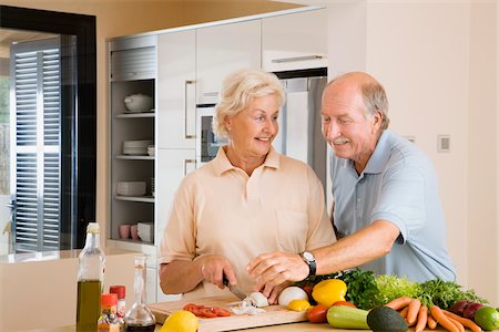 senior women kitchen - Couple Slicing Vegetables Foto de stock - Sin royalties Premium, Código: 600-02245245